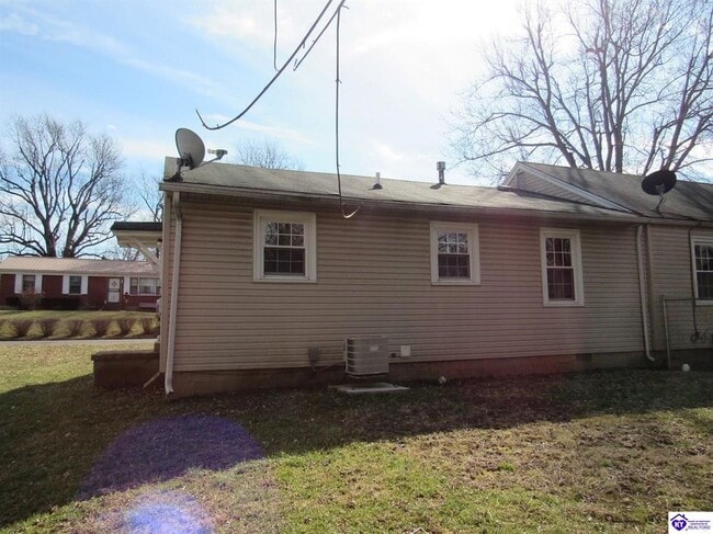 Building Photo - 514 Henry St