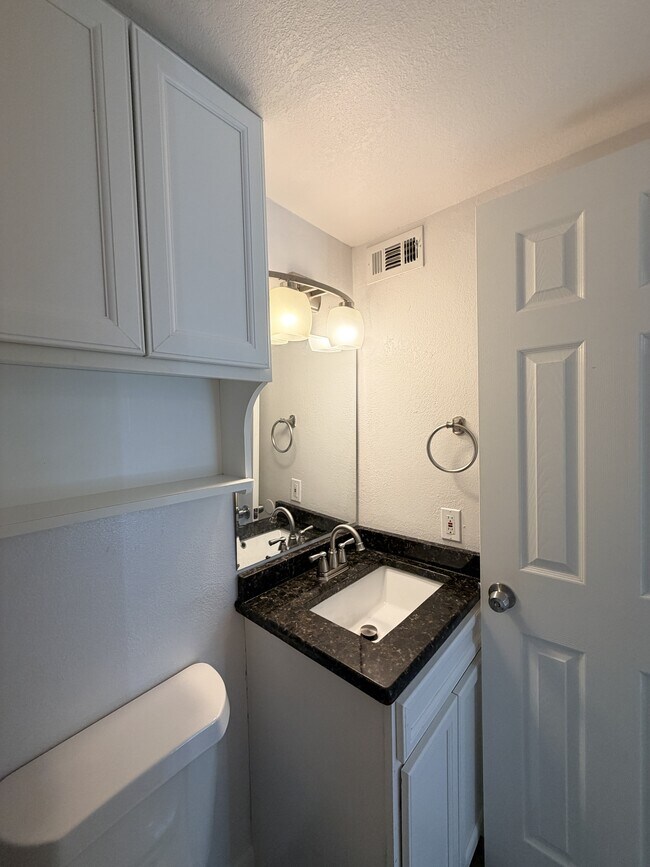 Building Photo - 3529 Topeka St