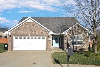 Building Photo - Pet Friendly Three Bedroom!