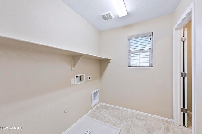 Building Photo - 4634 E Tierra Buena Ln