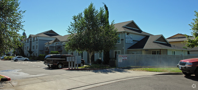 Primary Photo - Cascade Pointe