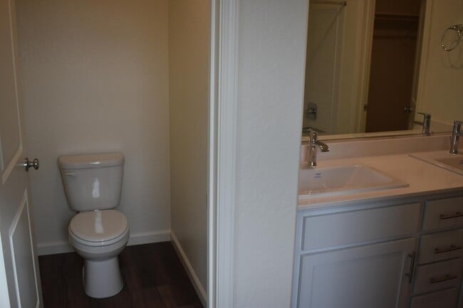 Building Photo - 4554 Iris Ct