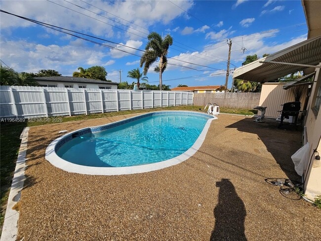 Building Photo - 7501 Pierce St