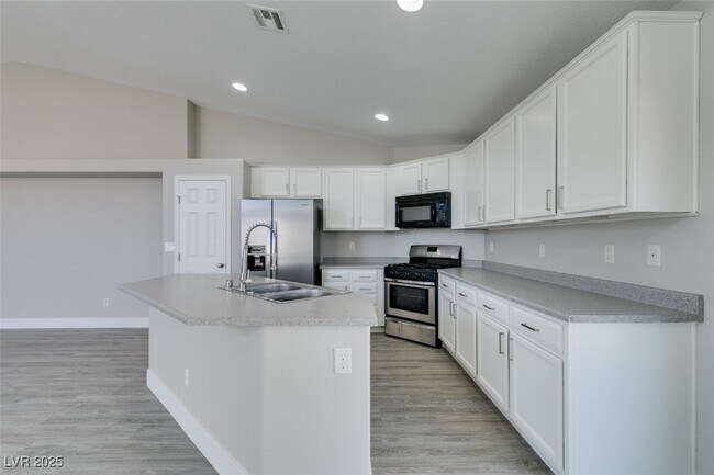 Building Photo - 608 W Bright Lights Ave