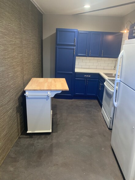 Building Photo - 2780 Powhatan Ave