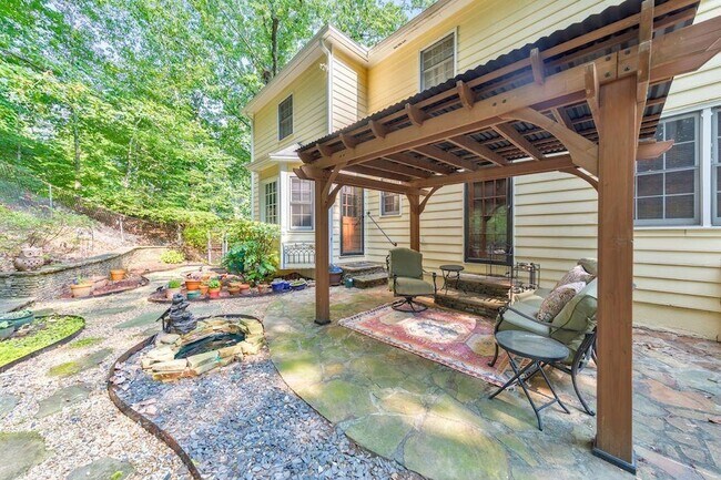 Building Photo - 1502 Rockcrest Way