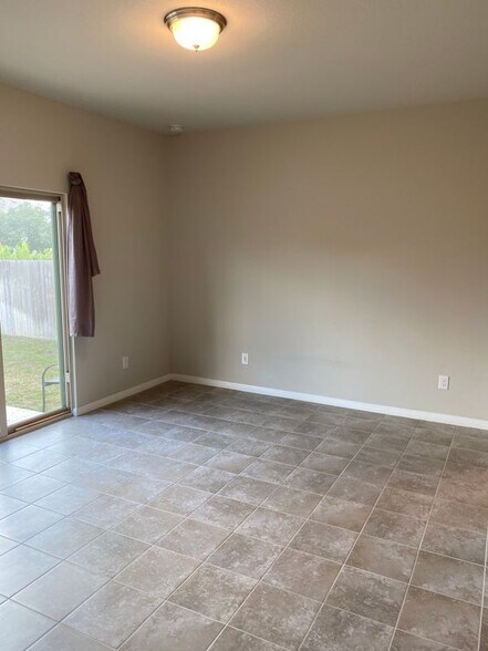 Building Photo - 212 Callahan Ln