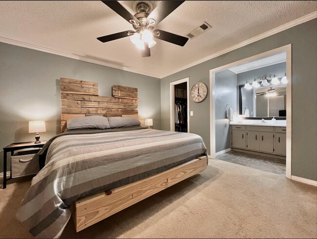 Building Photo - 308 Holly Cove
