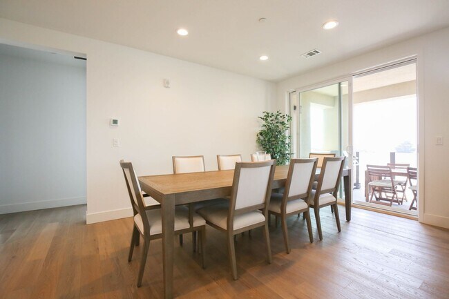 Building Photo - Enjoy Bay Views And Trails In This Newer Modern 3 Bedroom Home