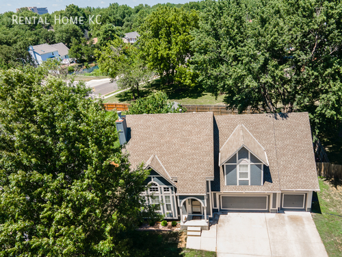 Building Photo - Spacious 2-story with Fin Bsmt, Fenced Yar...