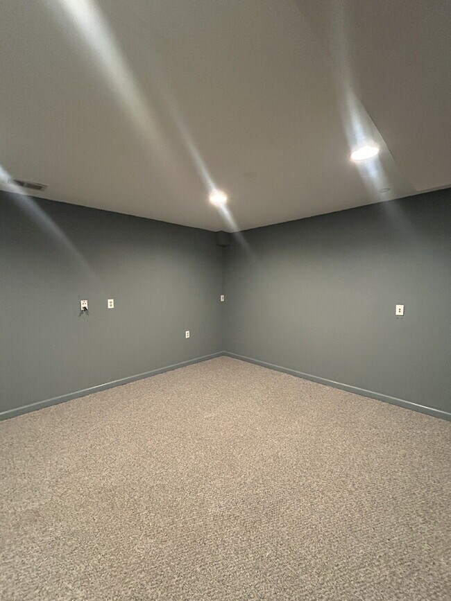 Building Photo - 427 Vesey Dr