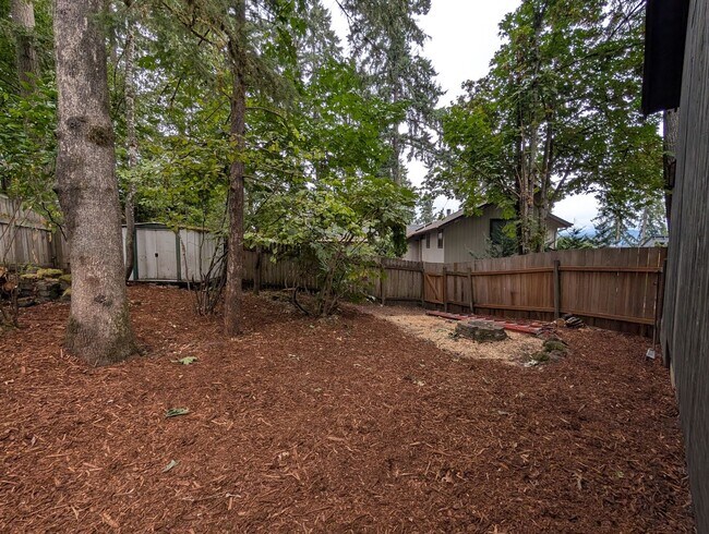 Building Photo - Fantastic 4 Bedroom, 2 Bath Home In The Thurston Area Of Springfield!