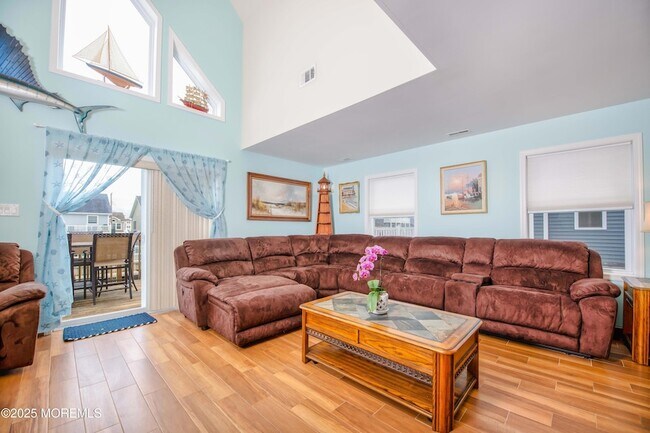 Building Photo - 45 Sylvia Ln