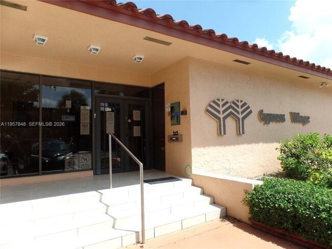 Building Photo - 7225 Miami Lakes Dr