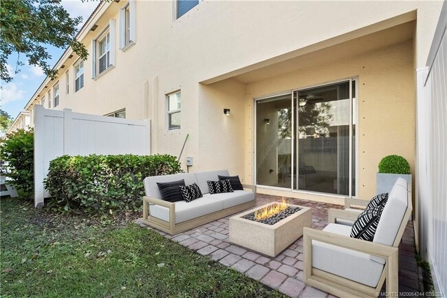 Building Photo - 9512 SW Merlin Ct