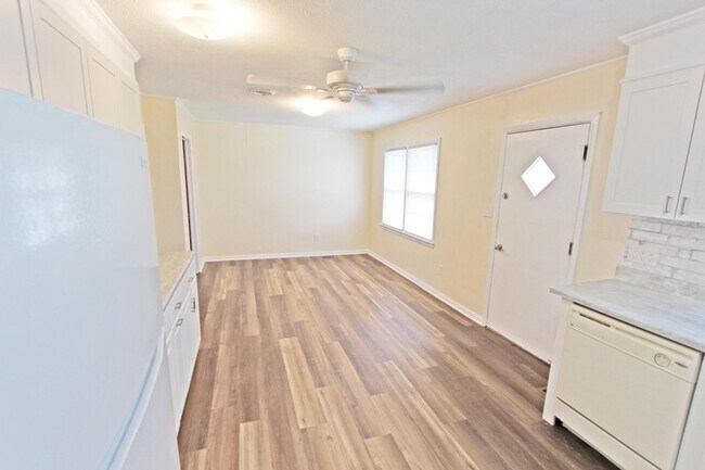 Building Photo - 401 Windridge Dr