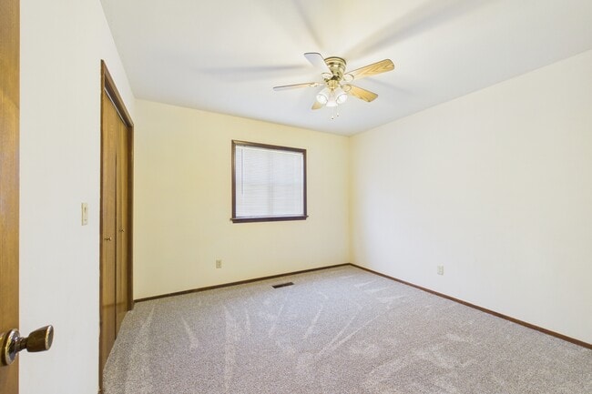 Building Photo - 706 Elizabeth Dr