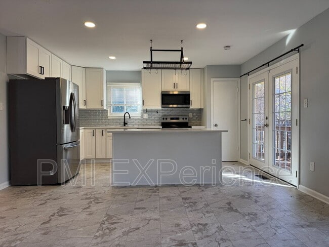 Building Photo - 13417 Queens Ln