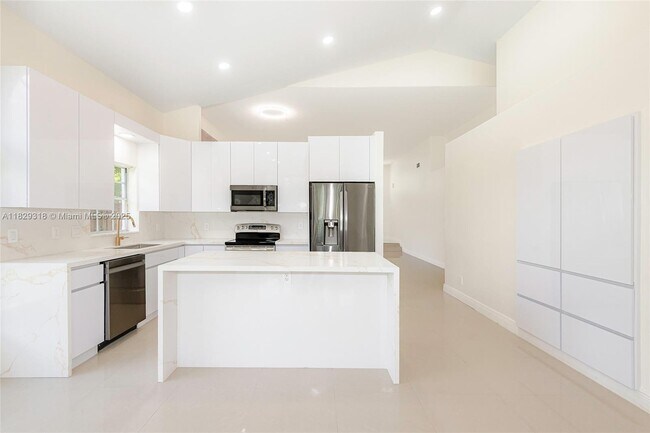 Building Photo - 10418 Brasilia St