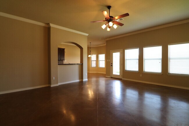 Building Photo - Stallion 3101 - 3105