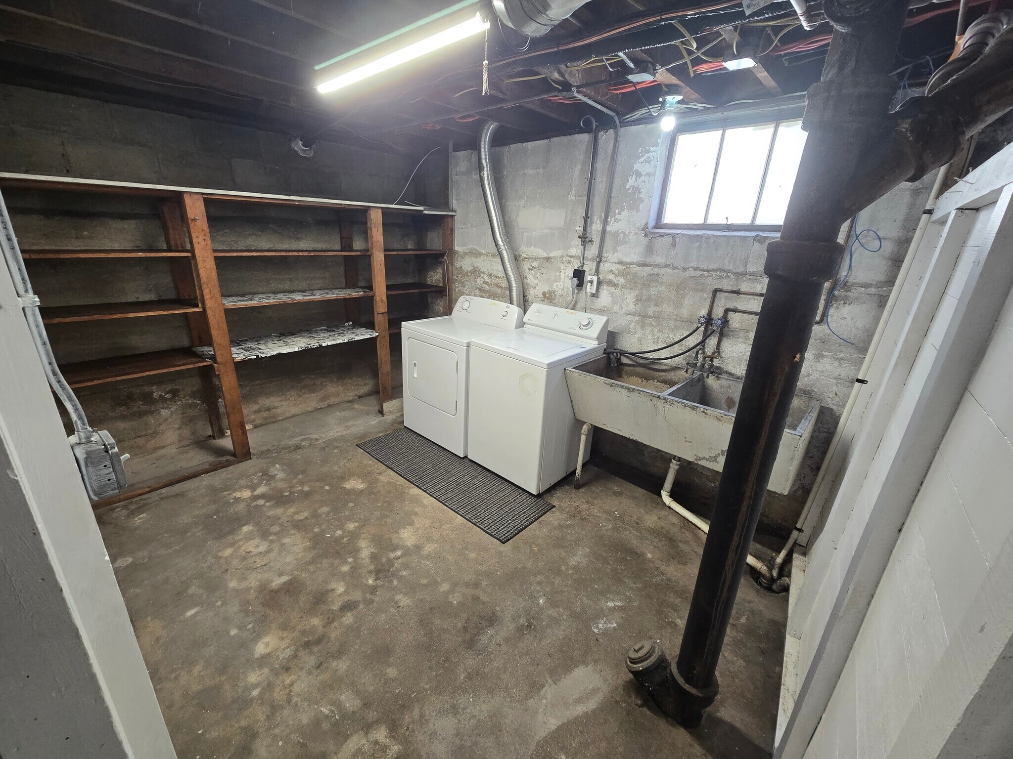 laundry - 1019 Widdicomb Ave NW