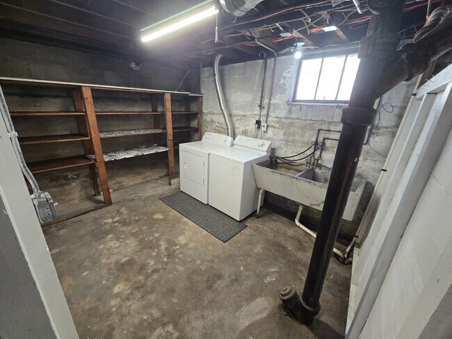 laundry - 1019 Widdicomb Ave NW