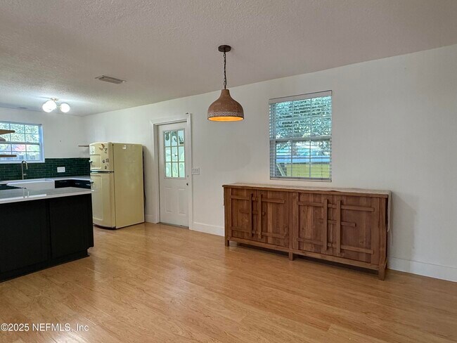 Building Photo - 78 Lincoln St