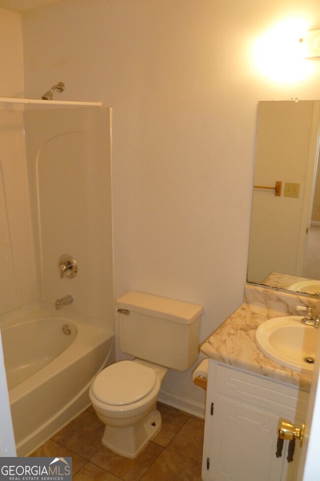 Building Photo - 6627 Bent Creek Dr