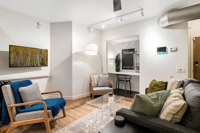 Building Photo - 221 Vine St