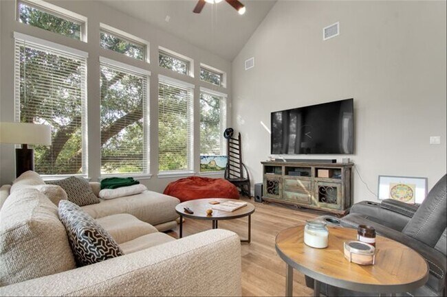 Building Photo - 421 Chinkapin Trail