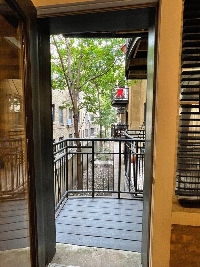 Building Photo - 4938 N Winthrop Ave