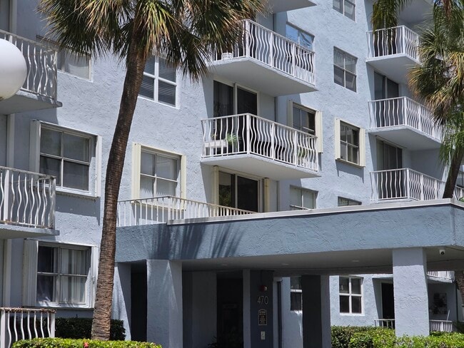 Building Photo - 470 Executive Center Dr
