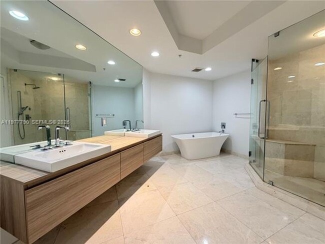 Building Photo - 17111 Biscayne Blvd