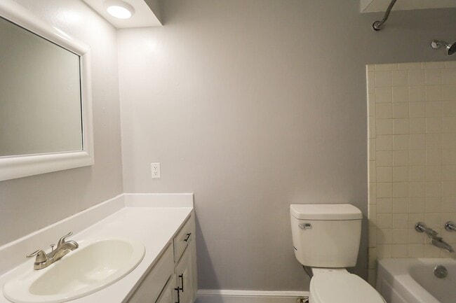 Building Photo - 2 Bed | 2 Bath in Central Tulsa!