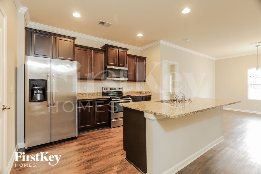 Building Photo - 5021 Bella Ct