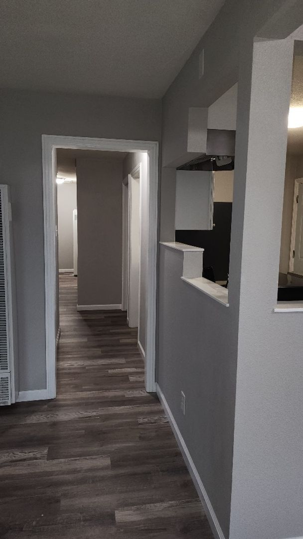 Building Photo - Beautiful 4 Bedroom 2 Bath Home Centrally ...