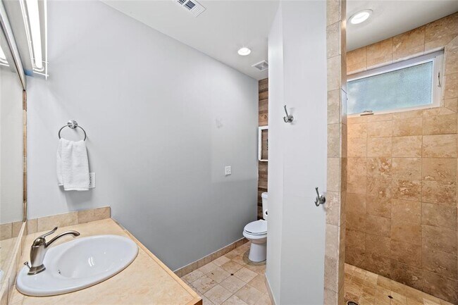 Building Photo - 14514 Hunters Pass