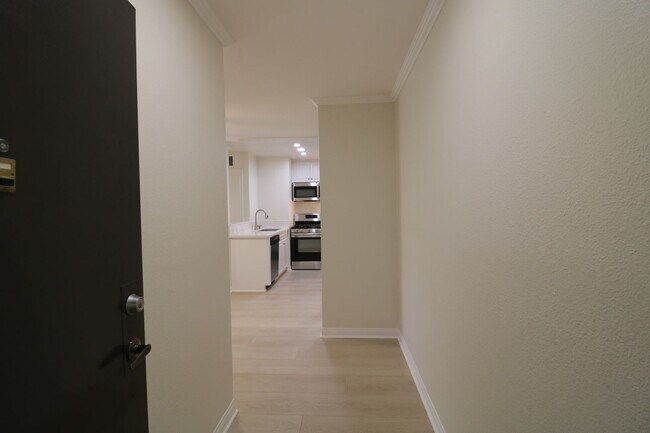 Building Photo - 5545 Canoga Ave