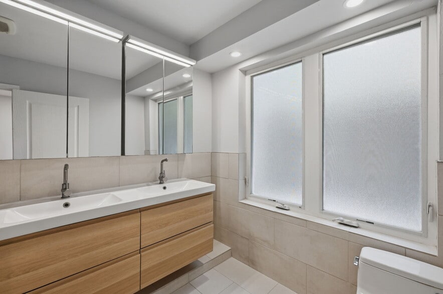 Building Photo - 2553 Via Merano