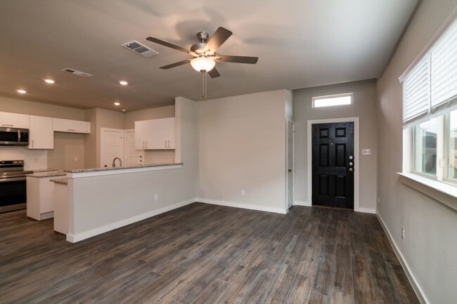 Building Photo - 612 Harvest Moon Dr