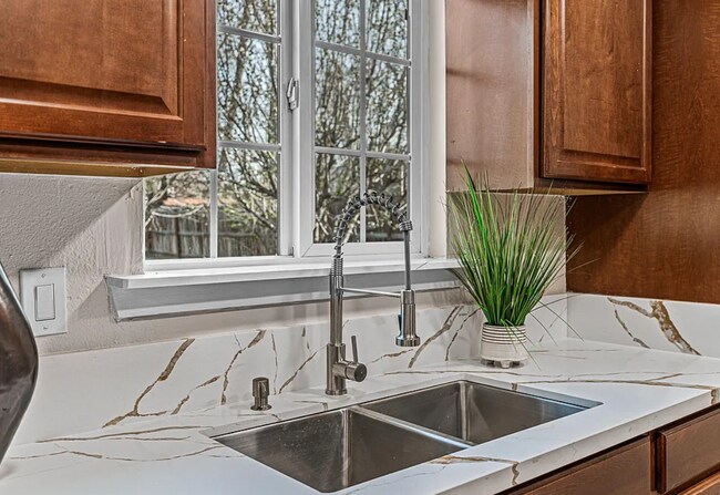 Building Photo - 2725 Randolph St