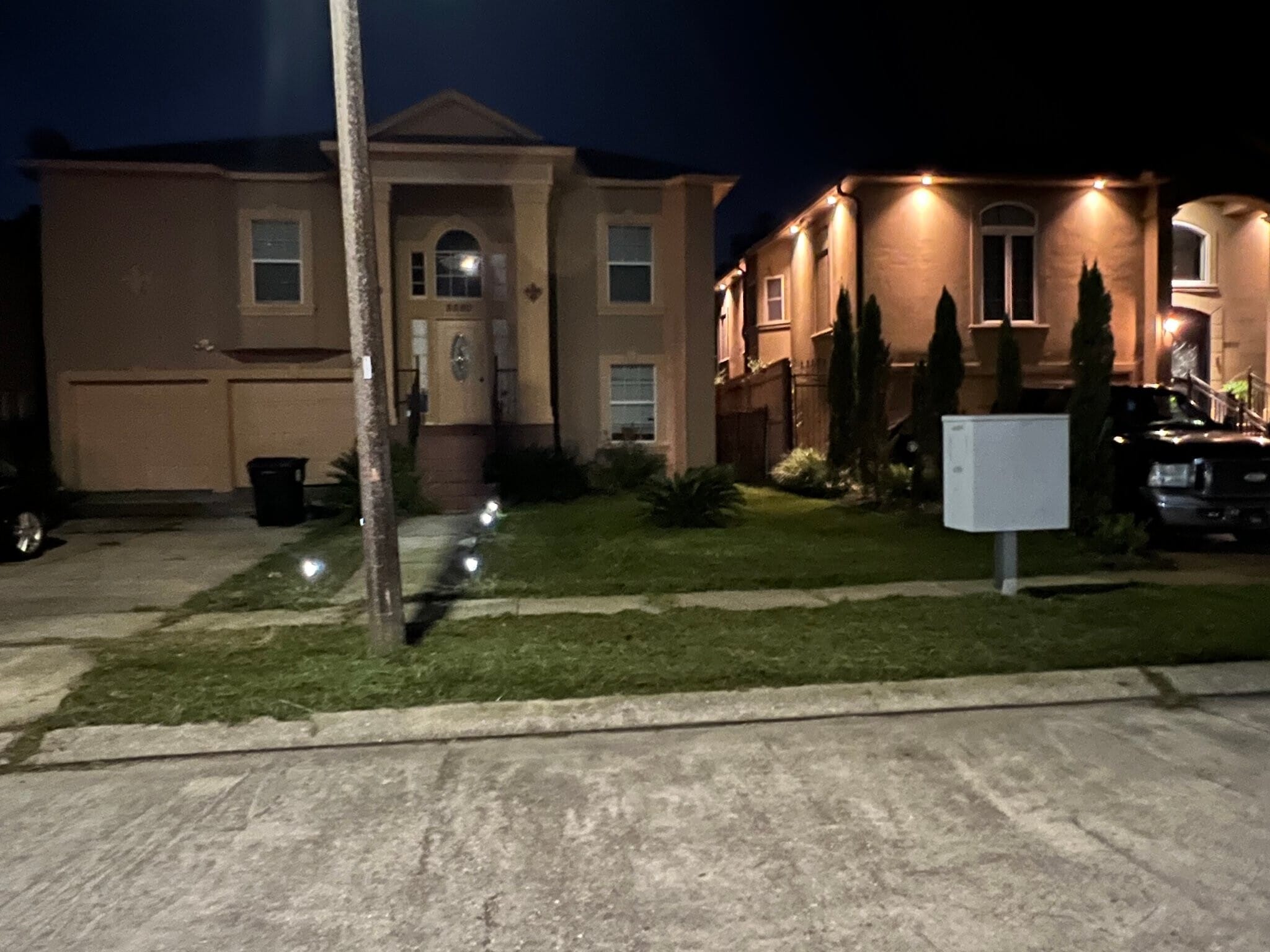 Building Photo - 5560 Maple Ridge Dr