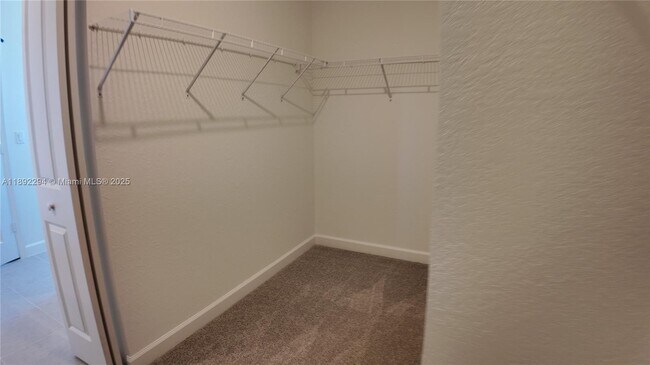 Building Photo - 830 SE grovebush Ln