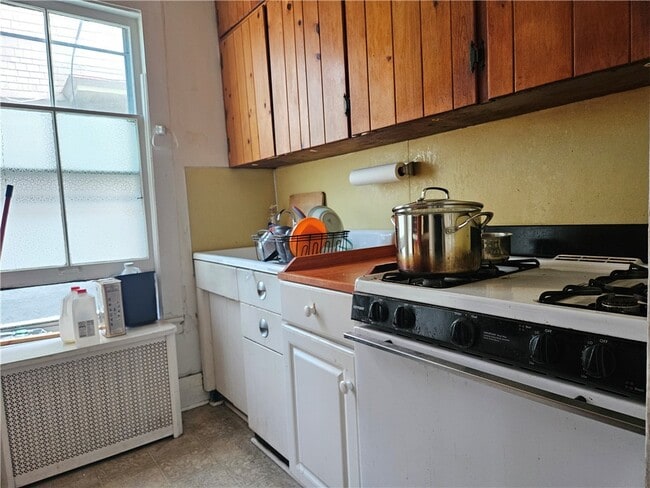 Building Photo - 607 N Cayuga St