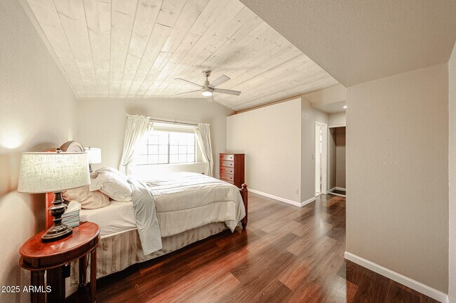 Building Photo - 5440 W Beryl Ave