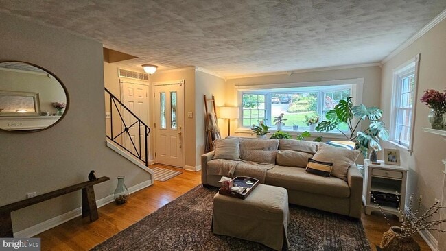 Building Photo - 4021 Laurel Rd