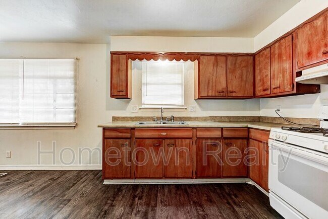 Building Photo - 917 NE 81st St