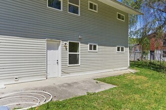 Building Photo - 3300-3374 Valley View Drive - 3332