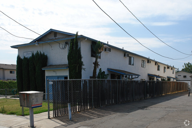 Building Photo - Laurel Street Six
