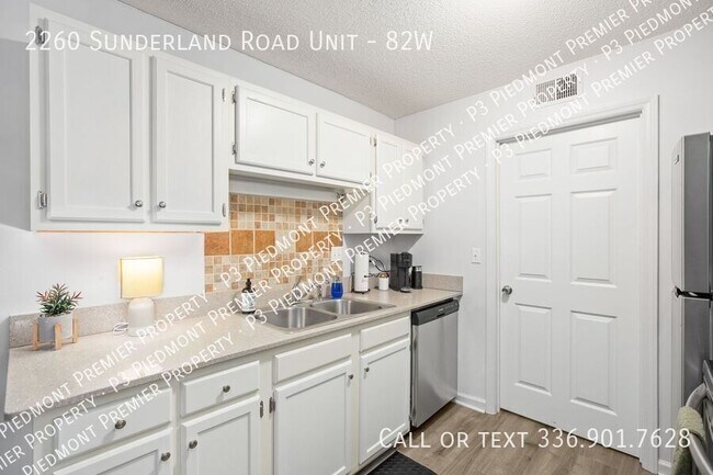 Building Photo - 2260 Sunderland Rd